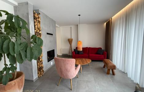 Penthouse, Kodra e Diellit, Tiranë